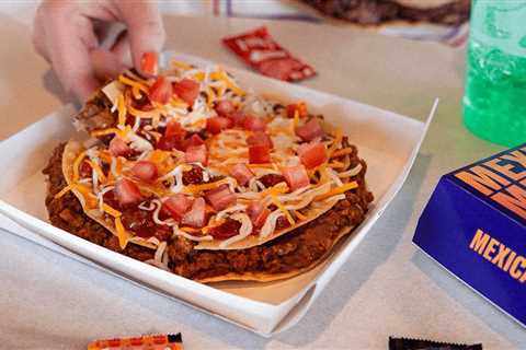 Taco Bell Just Announced the Official Date When the Mexican Pizza Returns and I'm So Excited