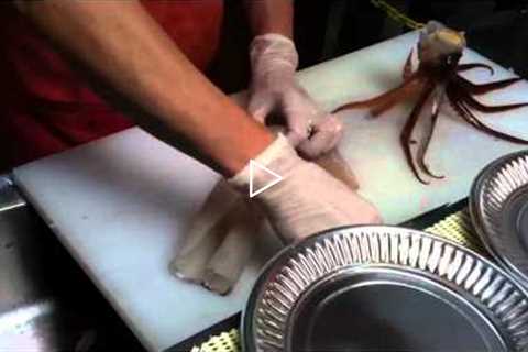 Cutting squid alive to sashimi in 3 minutes, Super Knifing Skills! Hokkaido Hakodate Fish Market!