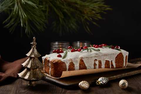 How to Make the Perfect Almond Icing For Christmas Cake