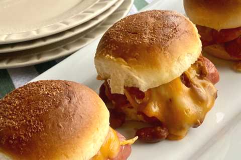 CHILI CHEESE DOG SLIDERS