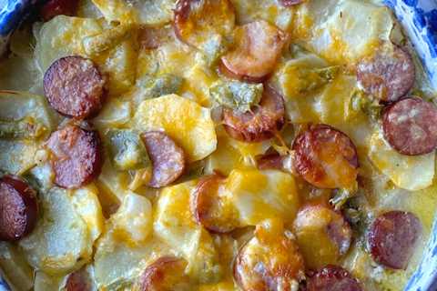 CHEESY SCALLOPED POTATOES AND SAUSAGE