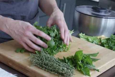How to store herbs such as thyme, parsley, rosemary and basil