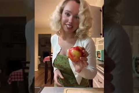 Fried apple and almond skyr 🍎 Recipe in the description box 🫶