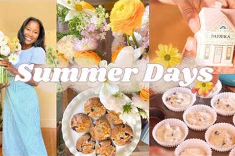 SUMMER HOMEMAKING | blueberry muffins, flower arranging & organizing spices ☀️🌸🍃
